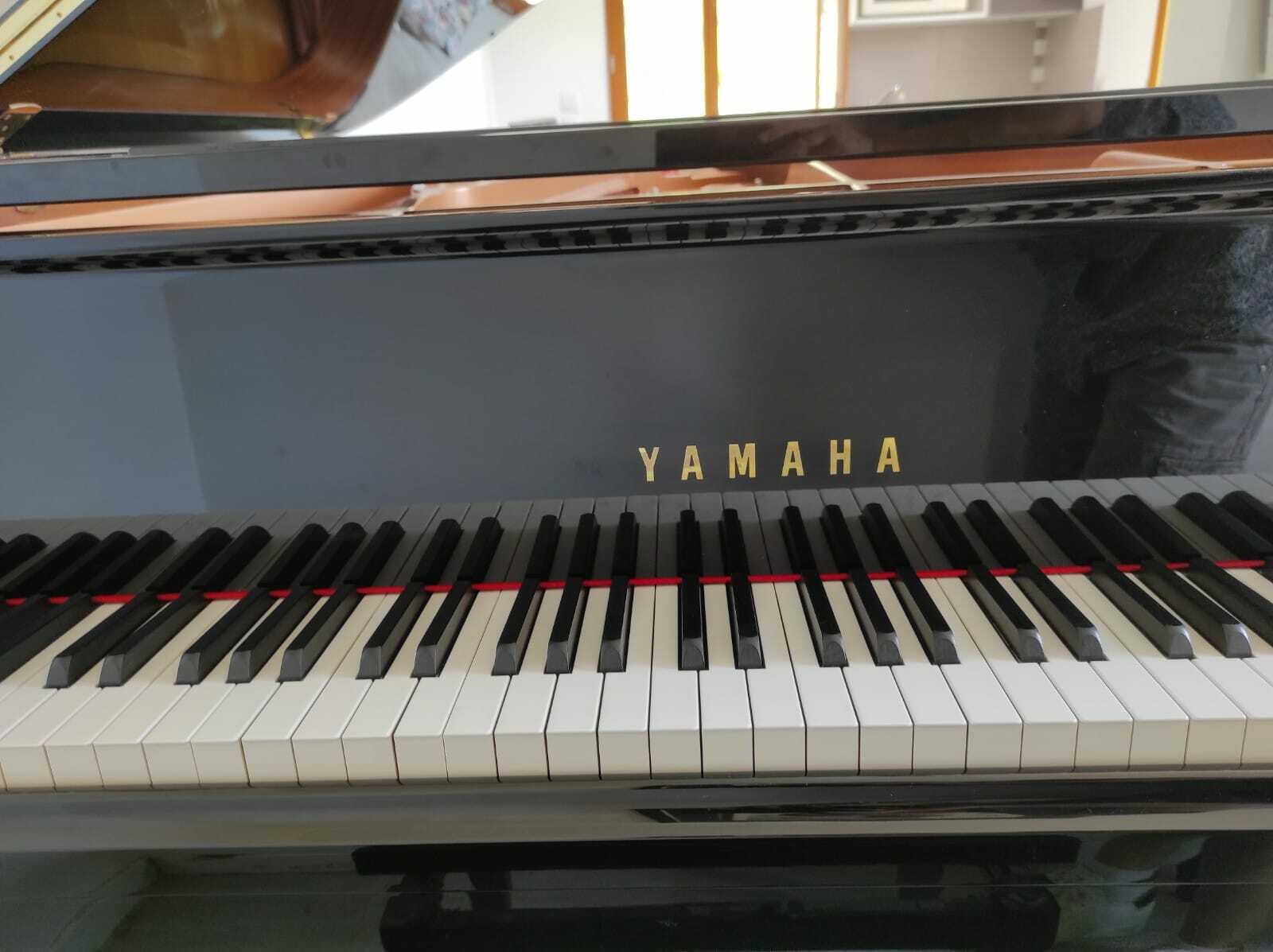 Piano Yamaha c6