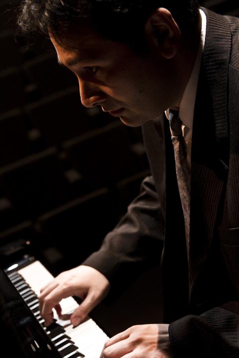 pianiste concertiste propose cours de piano 