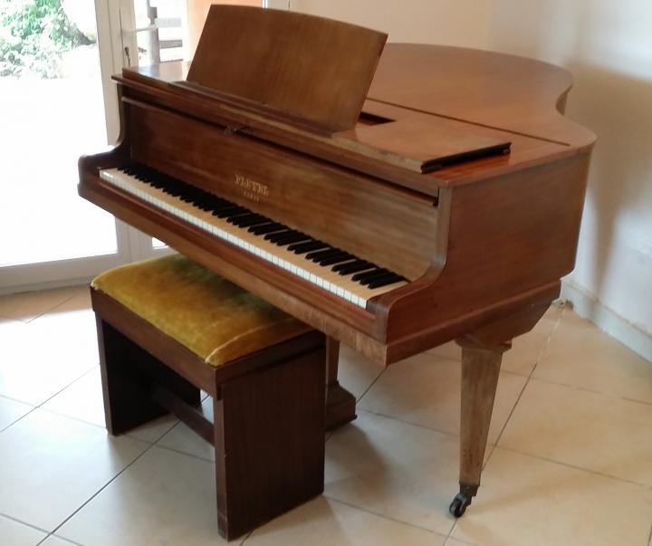 Vends Piano Pleyel Crapaud 1970 touches ivoires